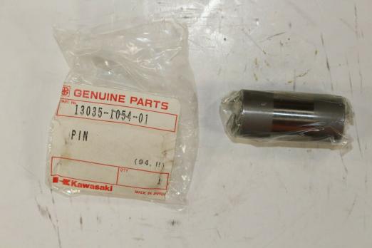 Палец шатуна Kawasaki KX85 OEM 13035-1054-01