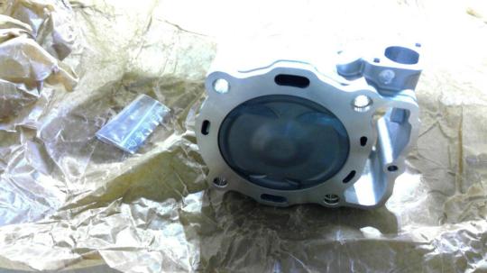 Цилиндр + поршень комплект KTM 500 EXC-F 17-19 / Husqvarna FE501 17-19 OEM 79630038000