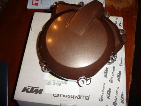 Крышка генератора Husqvarna FE450/FE501 14-16
